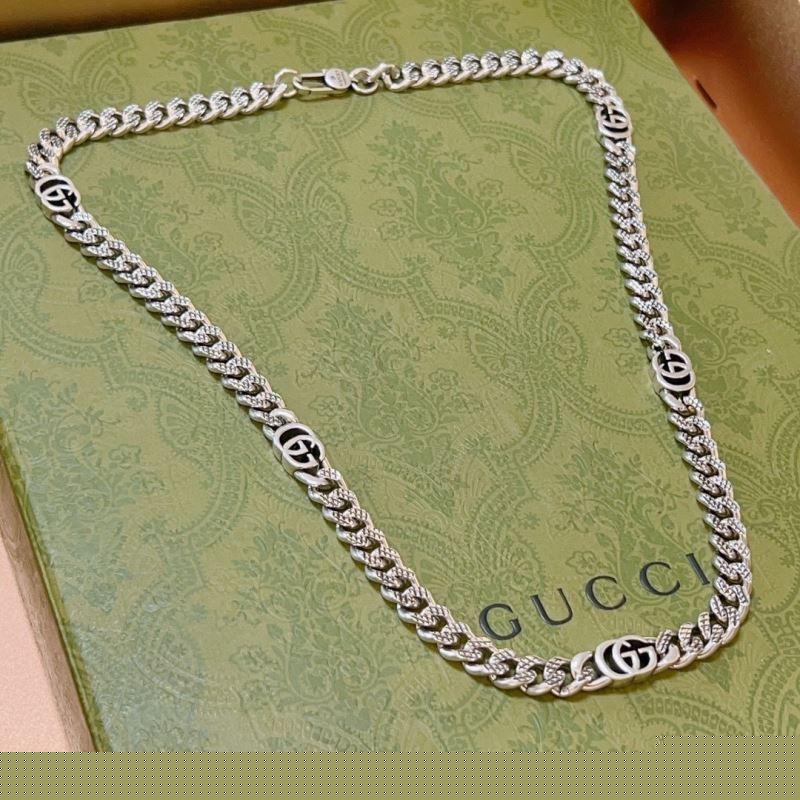G*u*i necklaces